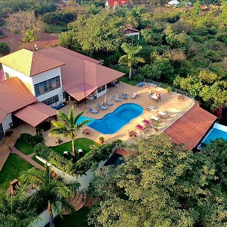 Pink Flamingo Boutique Hotel Moshi Buitenkant foto