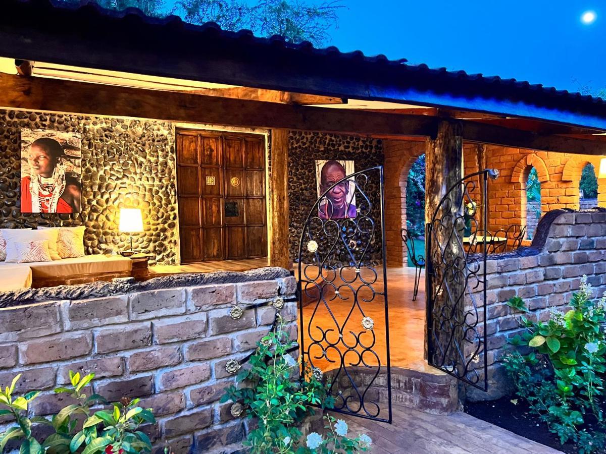 Pink Flamingo Boutique Hotel Moshi Buitenkant foto