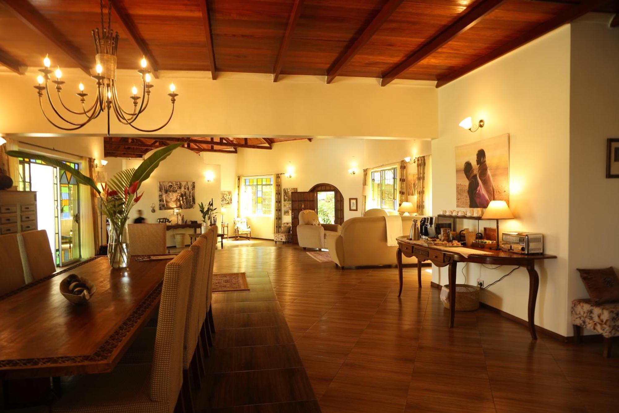 Pink Flamingo Boutique Hotel Moshi Buitenkant foto